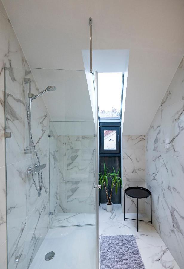 Loft 1 Bd Old Town Apartment By Hostlovers Kaunas Ngoại thất bức ảnh